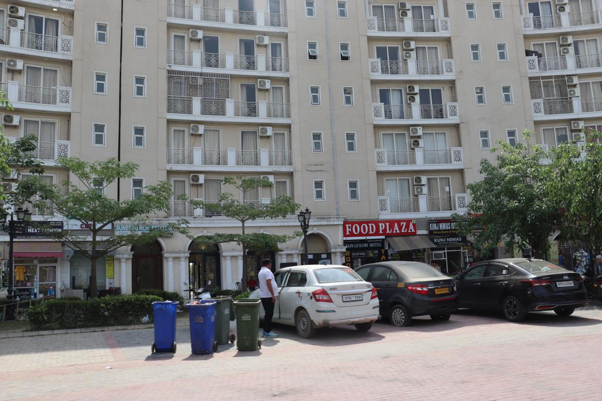 Apartment Omaxe Eternity 1 *