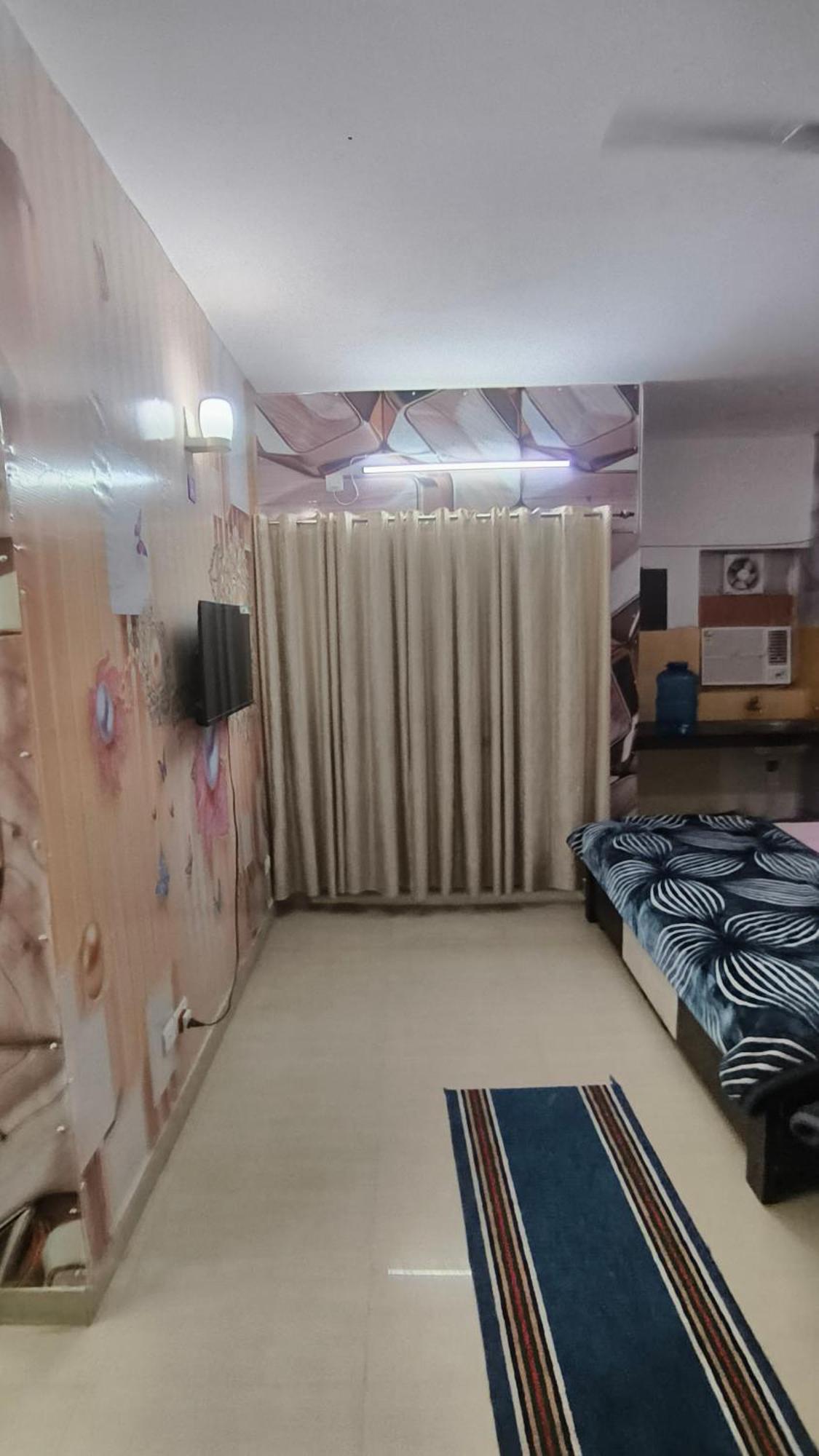 Apartment Omaxe Eternity 1 *